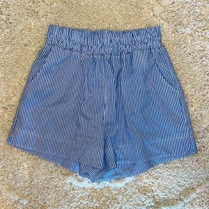Striped shorts with pockets